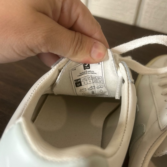 Veja Campo Sneakers, size 6. - Picture 6 of 6